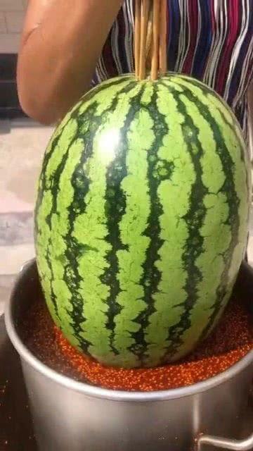 辣椒油吃瓜,辣椒油与夏日吃瓜的完美邂逅