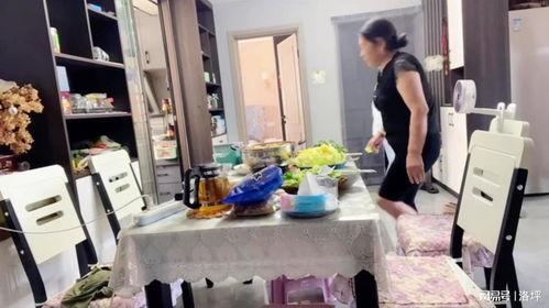 我家孙女吃瓜,我家孙女与夏日的甜蜜邂逅
