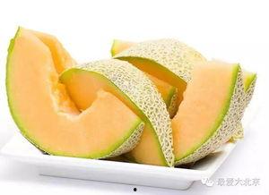 吃哈密瓜图,甜蜜滋味尽收眼底